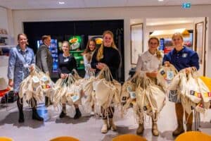 Tijdens de workshops wordt er hard gewerkt in de aula.